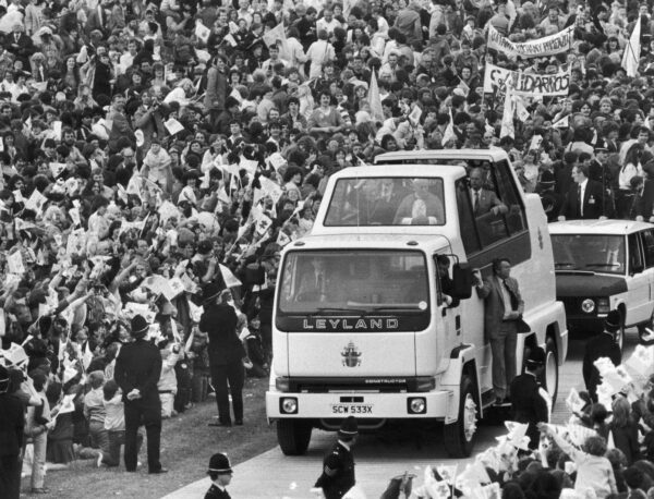 Popemobile SCW533X, Leyland Contractor, Coventry Steel Caravans bodywork